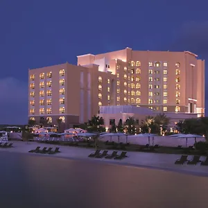 4* Hotel Traders Hotel,